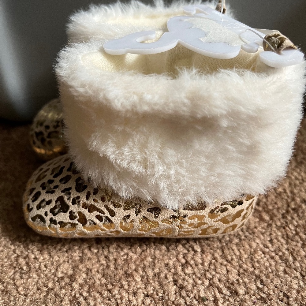 Infant gold cheetah booties 2c